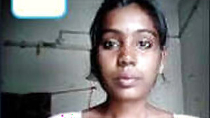 Desi indian Girl Shows Boobs on Vc