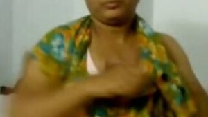 Marathi big boobs bhabhi exposed front of cam on request