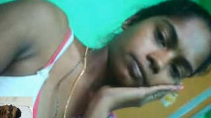 Indian girl shares her sexual experiences in a video call