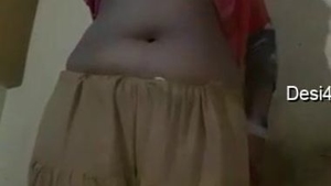 Indian aunty gets naked for money from a guy