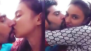 Desi indian girl Kiss With Boyfriend