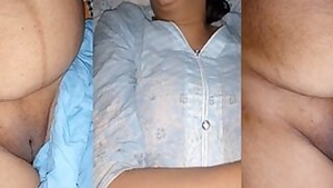 Mature pussy exposed by her brother MMS