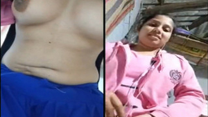 Indian amateur flaunts her big boobs and pussy on VK