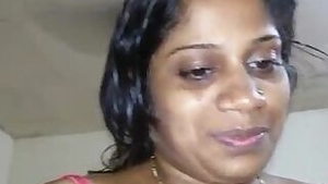 Not every Indian woman agrees to show her pussy so this one deserves respect