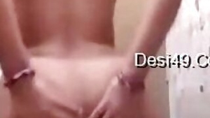 Chubby Indian aunty with XXX shaped boobs and ass fingers herself