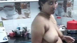 Tamil aunty gets naughty in the kitchen while cooking