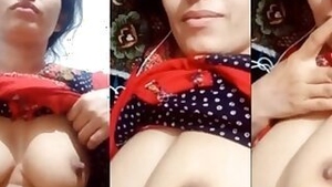 Paki girl boobs on video call