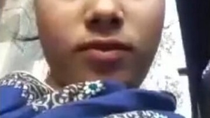 Village girl reveals her intimate parts in a sensual video