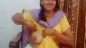 Desi aunty boobs