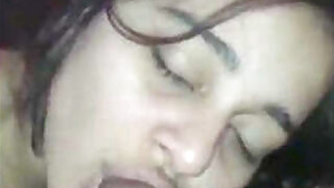 DESI GIRLFRIEND gives BLOWJOB