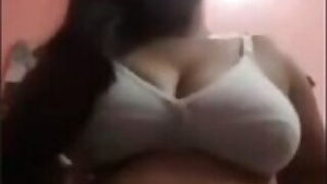 Big boob indian Girl Showing On VCall