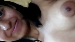 Desi girl come and show boobs selfie video